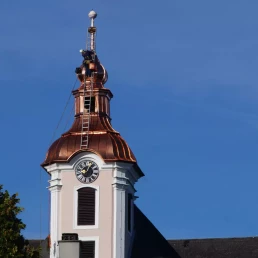 Restauriertes Kirchendach in Sonntagberg